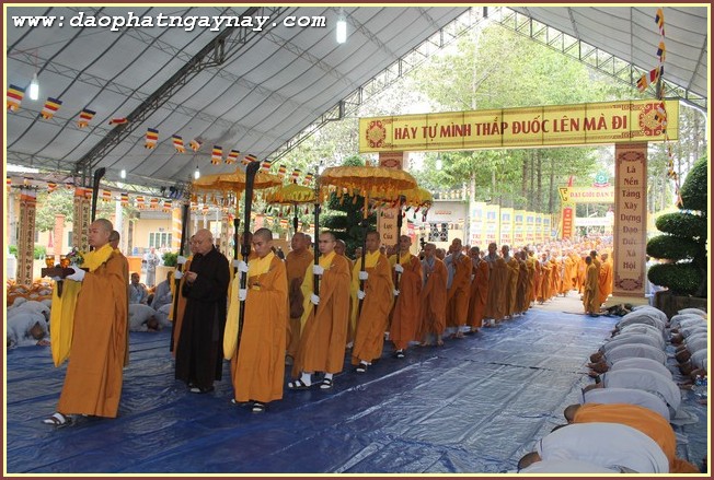 Bình Dương: Đại Giới Đàn Trí Tịnh - Ngày thứ 2 : Giới tử phát lồ sám hối và thọ giới