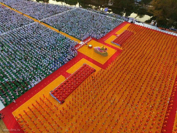 Thái Lan: Hình ảnh Tu viện Dhammakaya tổ chức cuộc Hành hương vì hòa bình (2)