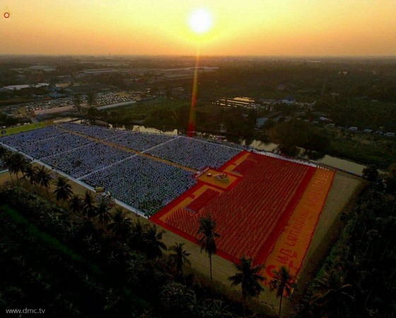 Thái Lan: Hình ảnh Tu viện Dhammakaya tổ chức cuộc Hành hương vì hòa bình (2)