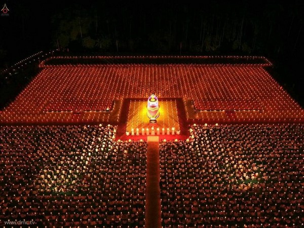 Thái Lan: Hình ảnh Tu viện Dhammakaya tổ chức cuộc Hành hương vì hòa bình (2)