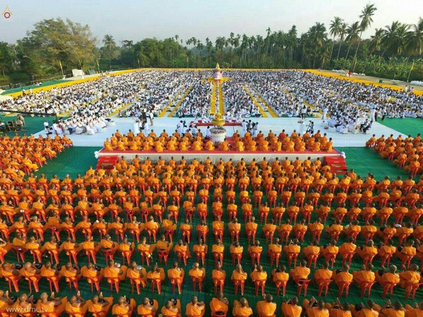 Thái Lan: Hình ảnh Tu viện Dhammakaya tổ chức cuộc Hành hương vì hòa bình (2)