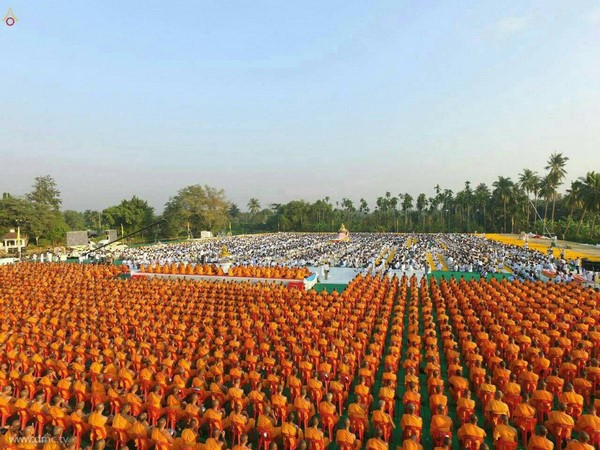Thái Lan: Hình ảnh Tu viện Dhammakaya tổ chức cuộc Hành hương vì hòa bình (2)