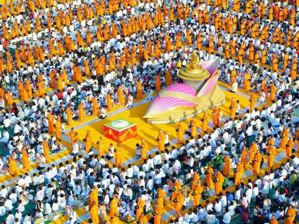 Thái Lan: Hình ảnh Tu viện Dhammakaya tổ chức cuộc Hành hương vì hòa bình (2)