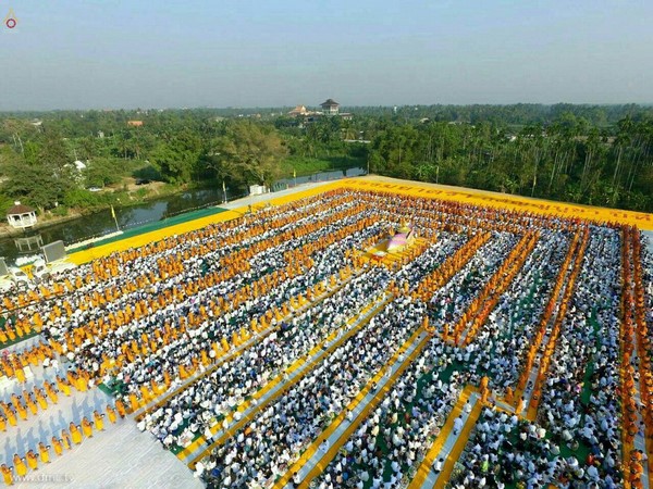 Thái Lan: Hình ảnh Tu viện Dhammakaya tổ chức cuộc Hành hương vì hòa bình (2)