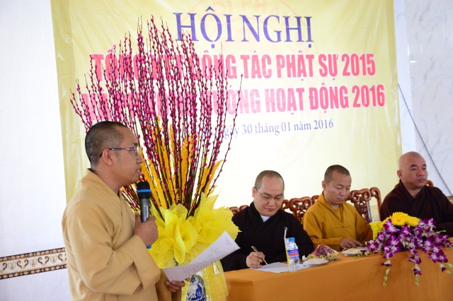 ĐĐ. Thích Phước Huệ trình bày phương hướng hoạt động năm 2016.