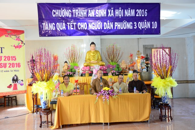 Quỹ Đạo Phật Ngày Nay: Tặng quà tết cho hộ nghèo tại chùa Giác Ngộ