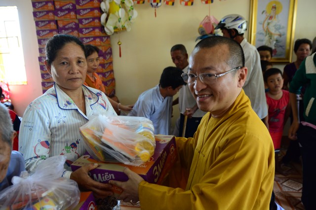 Quỹ Đạo Phật Ngày Nay: Trao tặng Quà Tết Yêu Thương  tại Gò Công (C66)