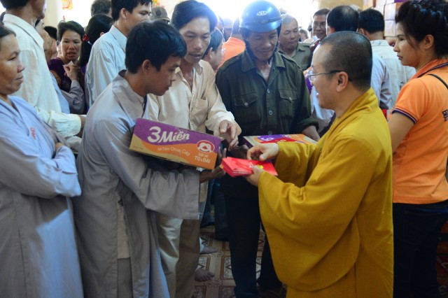Quỹ Đạo Phật Ngày Nay: Trao tặng Quà Tết Yêu Thương  tại Gò Công (C66)