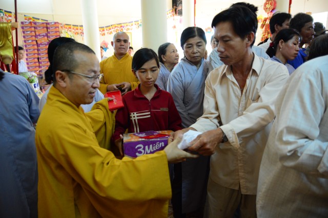 Quỹ Đạo Phật Ngày Nay: Trao tặng Quà Tết Yêu Thương  tại Gò Công (C66)