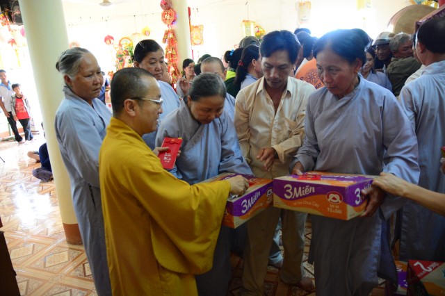 Quỹ Đạo Phật Ngày Nay: Trao tặng Quà Tết Yêu Thương  tại Gò Công (C66)