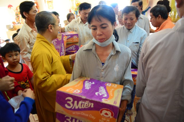 Quỹ Đạo Phật Ngày Nay: Trao tặng Quà Tết Yêu Thương  tại Gò Công (C66)