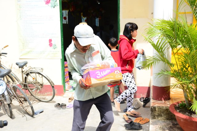 Quỹ Đạo Phật Ngày Nay: Trao tặng Quà Tết Yêu Thương  tại Gò Công (C66)