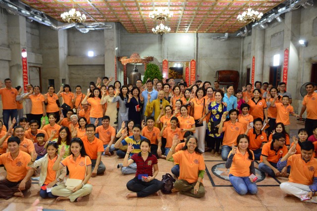 Quỹ Đạo Phật Ngày Nay: Di Lặc du xuân đến với người nghèo đêm giao thừa