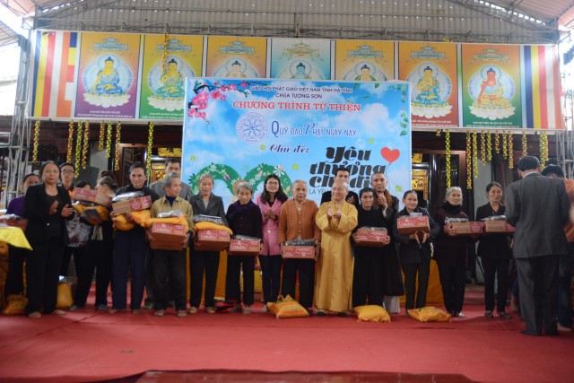Quỹ Đạo Phật Ngày Nay: Trao tặng quà tết tại Hà Tĩnh và Thanh Hóa