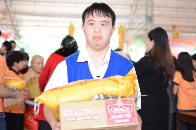 Quỹ Đạo Phật Ngày Nay: Trao tặng quà tết tại Hà Tĩnh và Thanh Hóa
