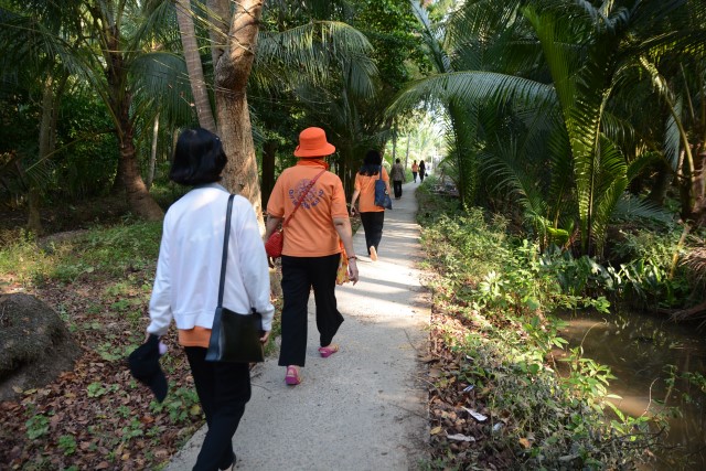 Quỹ Đạo Phật Ngày Nay: Khánh thành “Nhịp Cầu Yêu Thương 5” và trao tặng “Quà Tết Yêu Thương 2016” (C59)