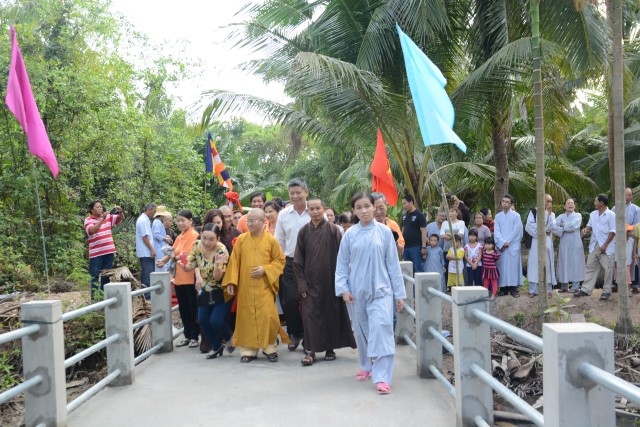 Quỹ Đạo Phật Ngày Nay: Khánh thành “Nhịp Cầu Yêu Thương 5” và trao tặng “Quà Tết Yêu Thương 2016” (C59)