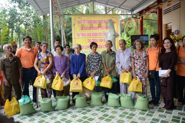 Quỹ Đạo Phật Ngày Nay: Khánh thành “Nhịp Cầu Yêu Thương 5” và trao tặng “Quà Tết Yêu Thương 2016” (C59)