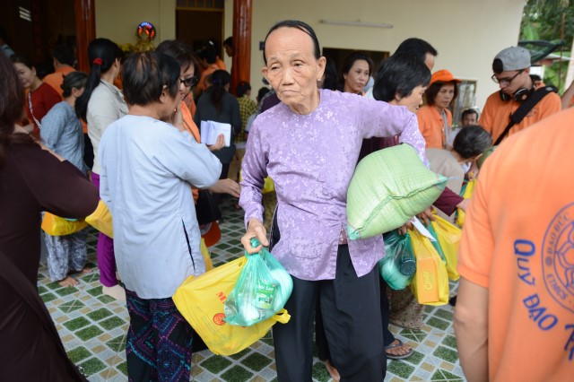 Quỹ Đạo Phật Ngày Nay: Khánh thành “Nhịp Cầu Yêu Thương 5” và trao tặng “Quà Tết Yêu Thương 2016” (C59)