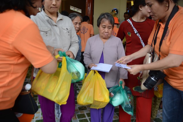 Quỹ Đạo Phật Ngày Nay: Khánh thành “Nhịp Cầu Yêu Thương 5” và trao tặng “Quà Tết Yêu Thương 2016” (C59)