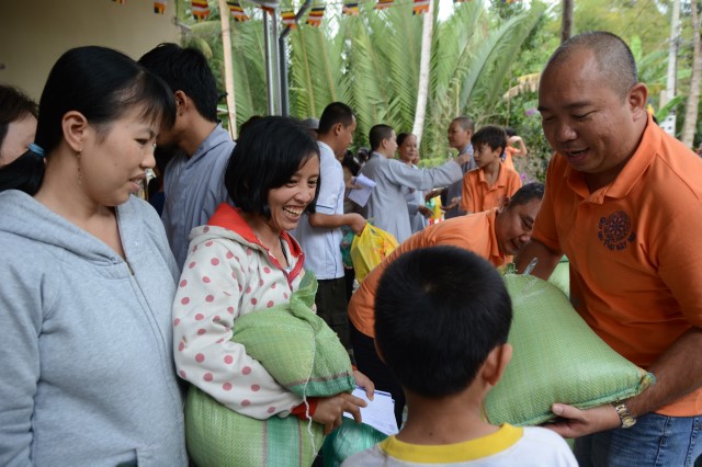 Quỹ Đạo Phật Ngày Nay: Khánh thành “Nhịp Cầu Yêu Thương 5” và trao tặng “Quà Tết Yêu Thương 2016” (C59)