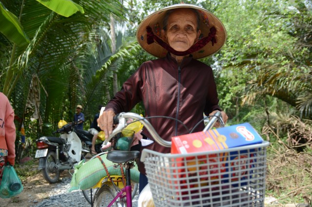Quỹ Đạo Phật Ngày Nay: Khánh thành “Nhịp Cầu Yêu Thương 5” và trao tặng “Quà Tết Yêu Thương 2016” (C59)