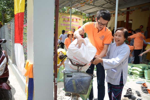 Quỹ Đạo Phật Ngày Nay: Khánh thành “Nhịp Cầu Yêu Thương 5” và trao tặng “Quà Tết Yêu Thương 2016” (C59)