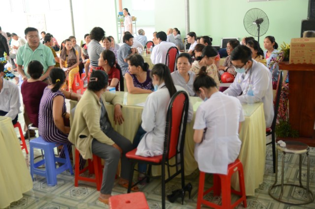 Quỹ Đạo Phật Ngày Nay: Khánh thành “Nhịp Cầu Yêu Thương 5” và trao tặng “Quà Tết Yêu Thương 2016” (C59)