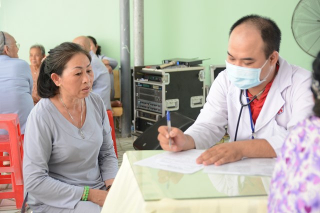 Quỹ Đạo Phật Ngày Nay: Khánh thành “Nhịp Cầu Yêu Thương 5” và trao tặng “Quà Tết Yêu Thương 2016” (C59)