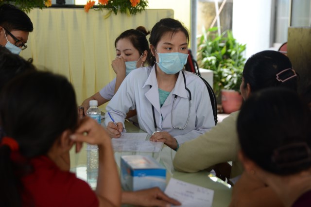 Quỹ Đạo Phật Ngày Nay: Khánh thành “Nhịp Cầu Yêu Thương 5” và trao tặng “Quà Tết Yêu Thương 2016” (C59)