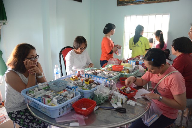 Quỹ Đạo Phật Ngày Nay: Khánh thành “Nhịp Cầu Yêu Thương 5” và trao tặng “Quà Tết Yêu Thương 2016” (C59)