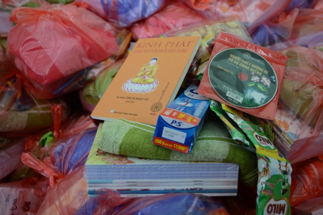 Quỹ Đạo Phật Ngày Nay: Khánh thành “Nhịp Cầu Yêu Thương 5” và trao tặng “Quà Tết Yêu Thương 2016” (C59)