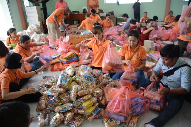 Quỹ Đạo Phật Ngày Nay: Khánh thành “Nhịp Cầu Yêu Thương 5” và trao tặng “Quà Tết Yêu Thương 2016” (C59)