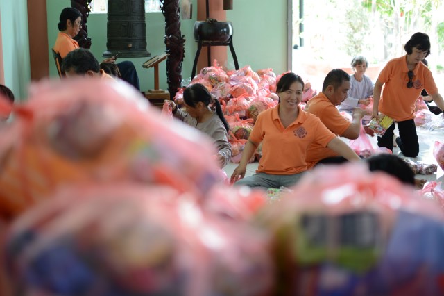 Quỹ Đạo Phật Ngày Nay: Khánh thành “Nhịp Cầu Yêu Thương 5” và trao tặng “Quà Tết Yêu Thương 2016” (C59)
