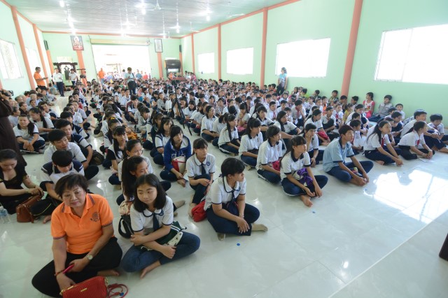 Quỹ Đạo Phật Ngày Nay: Khánh thành “Nhịp Cầu Yêu Thương 5” và trao tặng “Quà Tết Yêu Thương 2016” (C59)