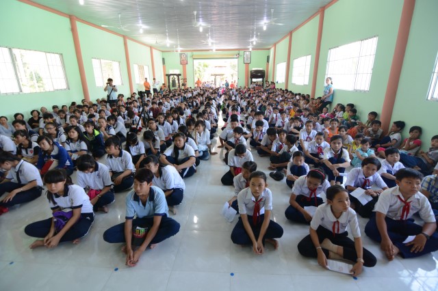 Quỹ Đạo Phật Ngày Nay: Khánh thành “Nhịp Cầu Yêu Thương 5” và trao tặng “Quà Tết Yêu Thương 2016” (C59)