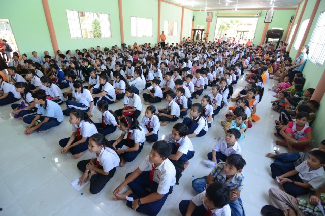 Quỹ Đạo Phật Ngày Nay: Khánh thành “Nhịp Cầu Yêu Thương 5” và trao tặng “Quà Tết Yêu Thương 2016” (C59)
