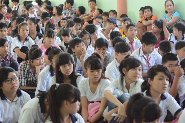 Quỹ Đạo Phật Ngày Nay: Khánh thành “Nhịp Cầu Yêu Thương 5” và trao tặng “Quà Tết Yêu Thương 2016” (C59)