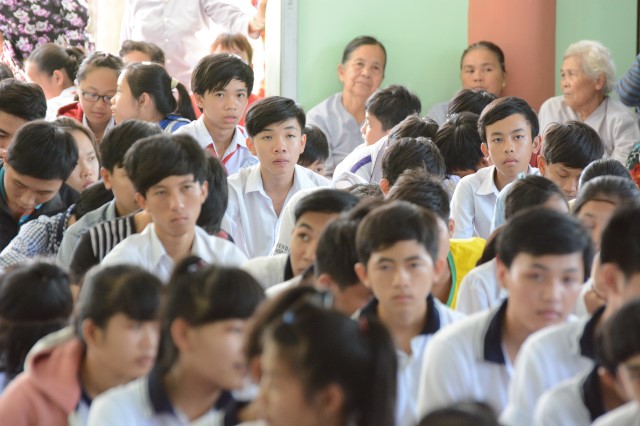 Quỹ Đạo Phật Ngày Nay: Khánh thành “Nhịp Cầu Yêu Thương 5” và trao tặng “Quà Tết Yêu Thương 2016” (C59)
