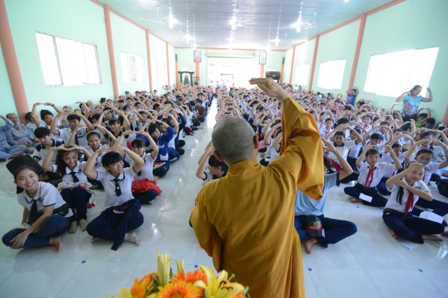 Quỹ Đạo Phật Ngày Nay: Khánh thành “Nhịp Cầu Yêu Thương 5” và trao tặng “Quà Tết Yêu Thương 2016” (C59)