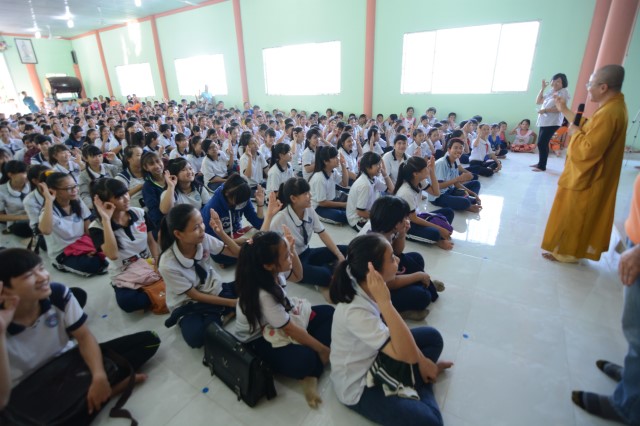 Quỹ Đạo Phật Ngày Nay: Khánh thành “Nhịp Cầu Yêu Thương 5” và trao tặng “Quà Tết Yêu Thương 2016” (C59)