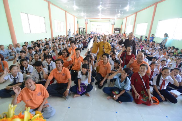 Quỹ Đạo Phật Ngày Nay: Khánh thành “Nhịp Cầu Yêu Thương 5” và trao tặng “Quà Tết Yêu Thương 2016” (C59)