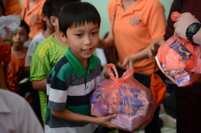 Quỹ Đạo Phật Ngày Nay: Khánh thành “Nhịp Cầu Yêu Thương 5” và trao tặng “Quà Tết Yêu Thương 2016” (C59)