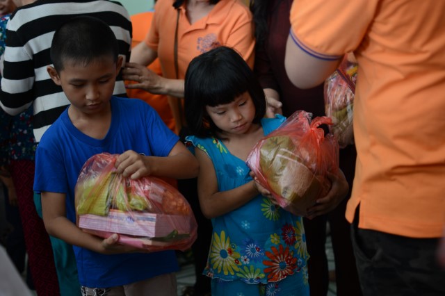 Quỹ Đạo Phật Ngày Nay: Khánh thành “Nhịp Cầu Yêu Thương 5” và trao tặng “Quà Tết Yêu Thương 2016” (C59)