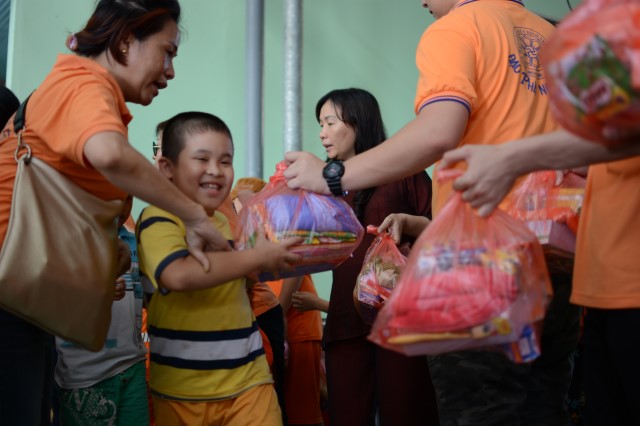 Quỹ Đạo Phật Ngày Nay: Khánh thành “Nhịp Cầu Yêu Thương 5” và trao tặng “Quà Tết Yêu Thương 2016” (C59)