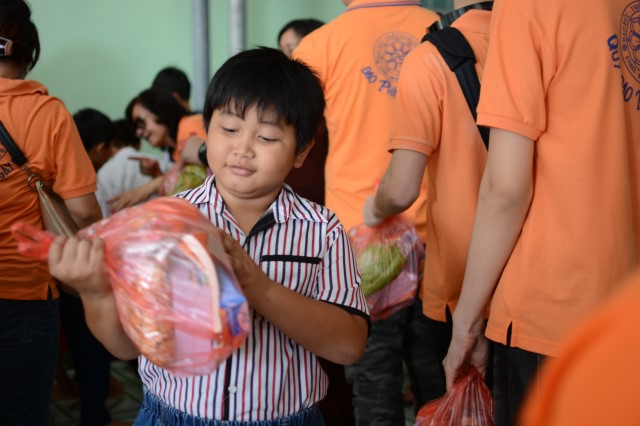 Quỹ Đạo Phật Ngày Nay: Khánh thành “Nhịp Cầu Yêu Thương 5” và trao tặng “Quà Tết Yêu Thương 2016” (C59)