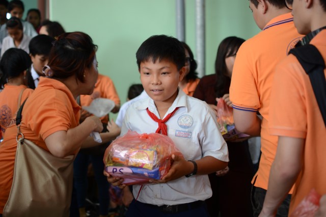 Quỹ Đạo Phật Ngày Nay: Khánh thành “Nhịp Cầu Yêu Thương 5” và trao tặng “Quà Tết Yêu Thương 2016” (C59)