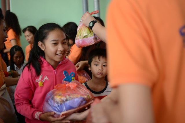 Quỹ Đạo Phật Ngày Nay: Khánh thành “Nhịp Cầu Yêu Thương 5” và trao tặng “Quà Tết Yêu Thương 2016” (C59)