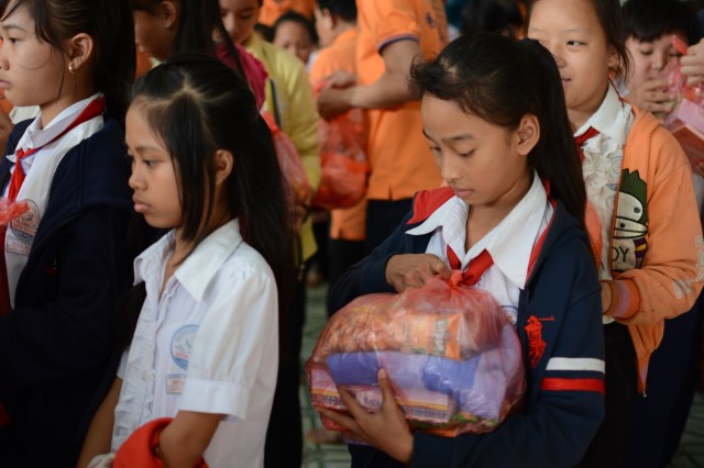 Quỹ Đạo Phật Ngày Nay: Khánh thành “Nhịp Cầu Yêu Thương 5” và trao tặng “Quà Tết Yêu Thương 2016” (C59)