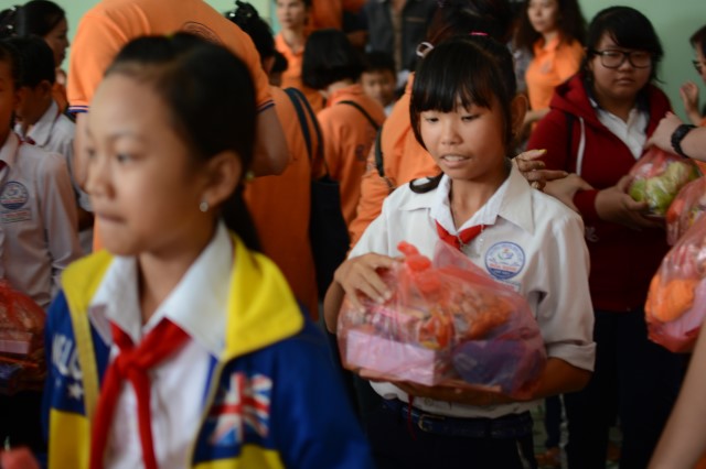 Quỹ Đạo Phật Ngày Nay: Khánh thành “Nhịp Cầu Yêu Thương 5” và trao tặng “Quà Tết Yêu Thương 2016” (C59)